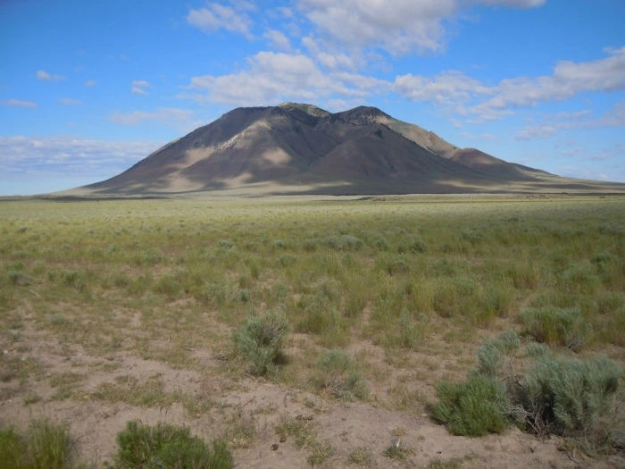 A mountain in the background on the trail of the Atomic City to Big Southern Butte.